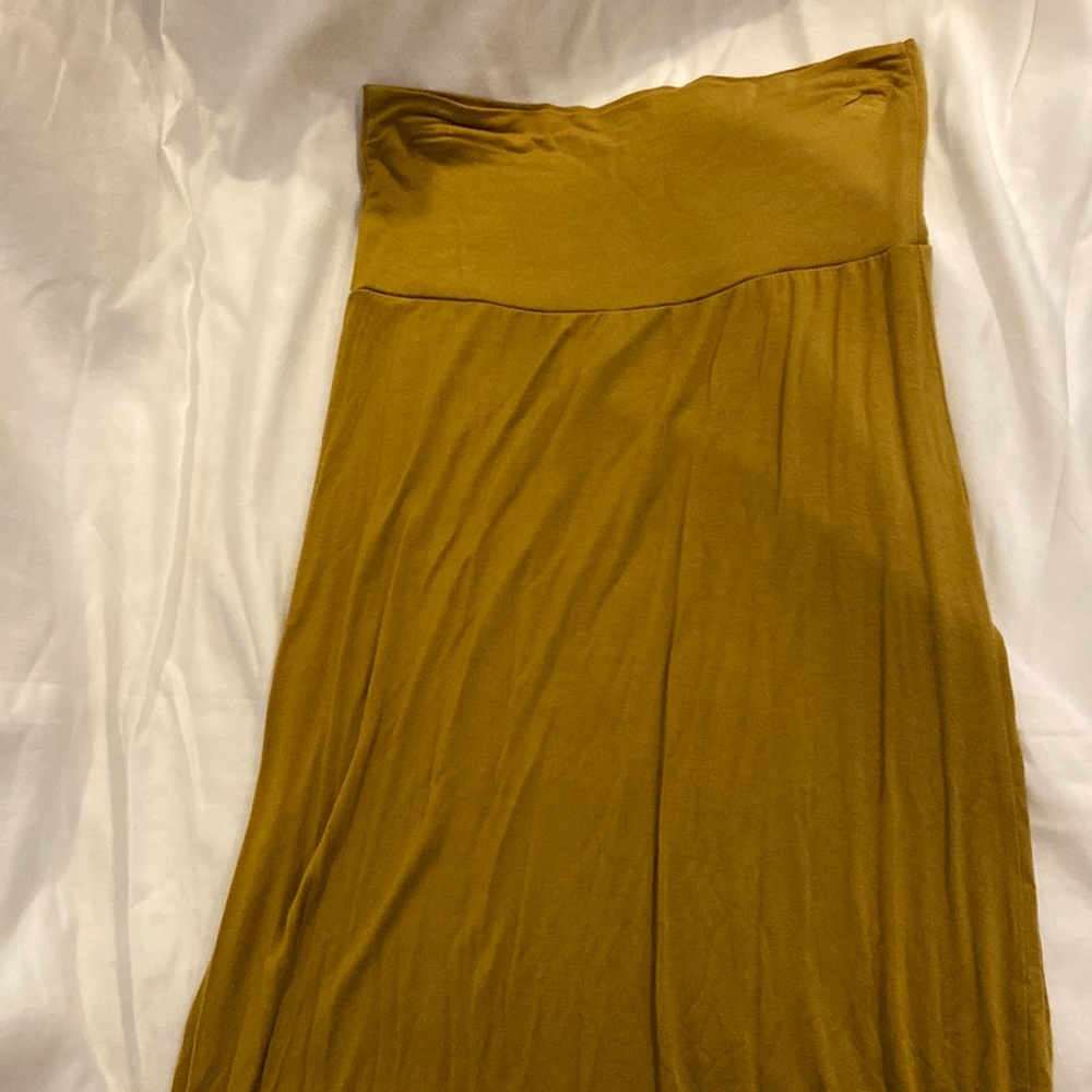 Azules size small maxi skirt, mustard color.